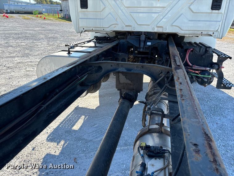 image for item ED2279 2016 International 4300 truck cab and chassis