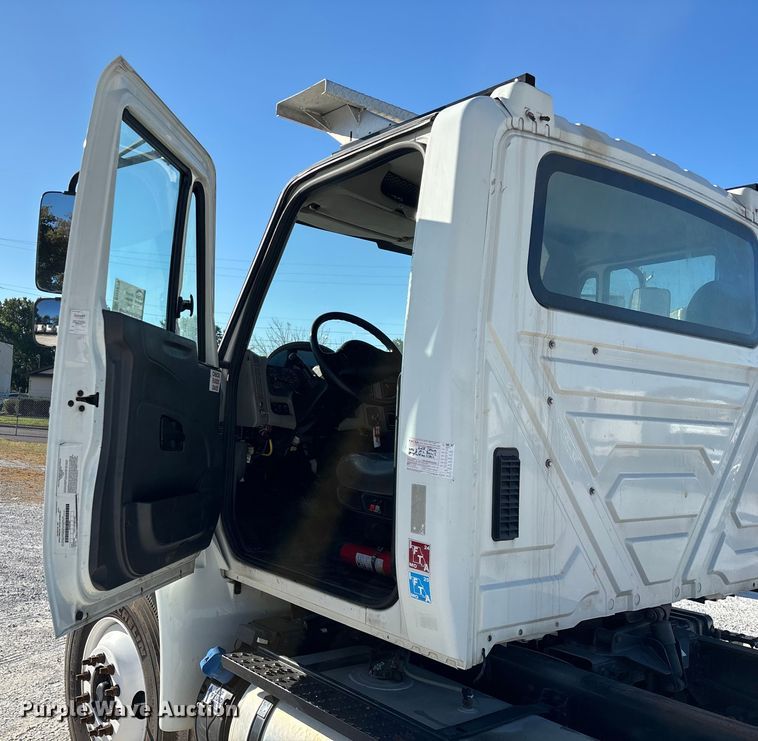 image for item ED2279 2016 International 4300 truck cab and chassis