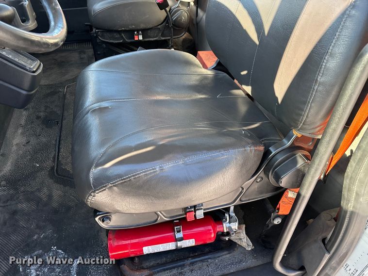 image for item ED2279 2016 International 4300 truck cab and chassis