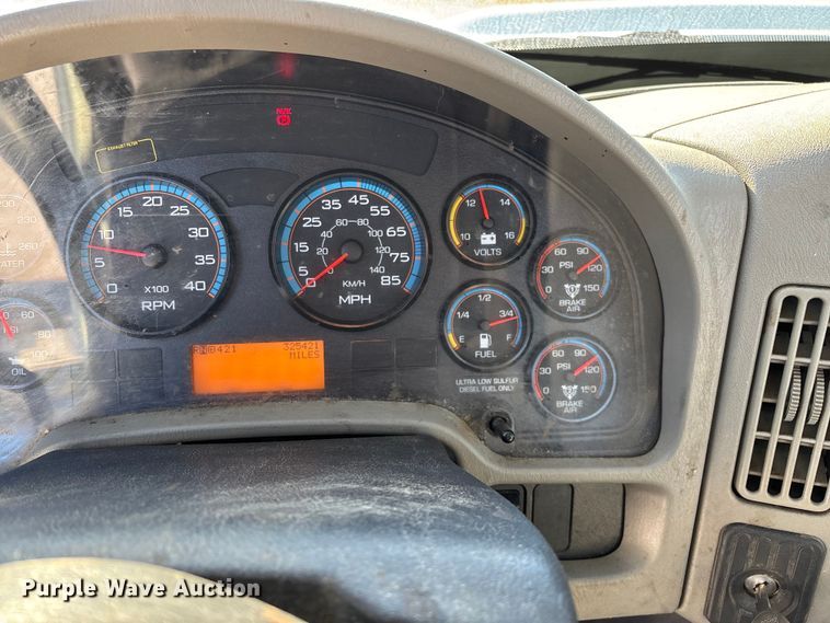 image for item ED2279 2016 International 4300 truck cab and chassis