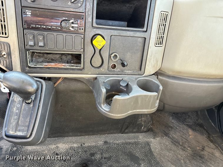 image for item ED2279 2016 International 4300 truck cab and chassis