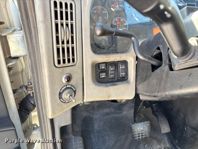 image for item ED2279 2016 International 4300 truck cab and chassis