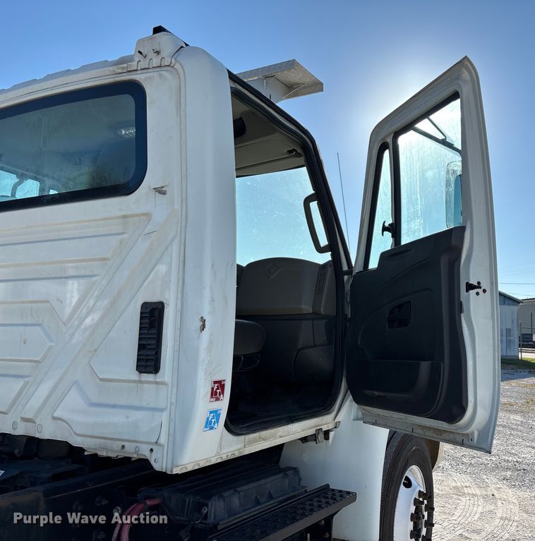 image for item ED2279 2016 International 4300 truck cab and chassis