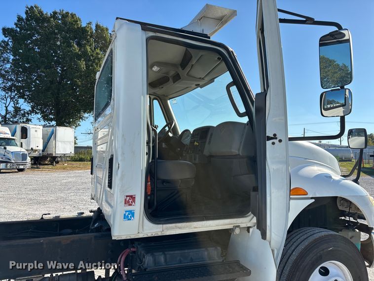 image for item ED2279 2016 International 4300 truck cab and chassis