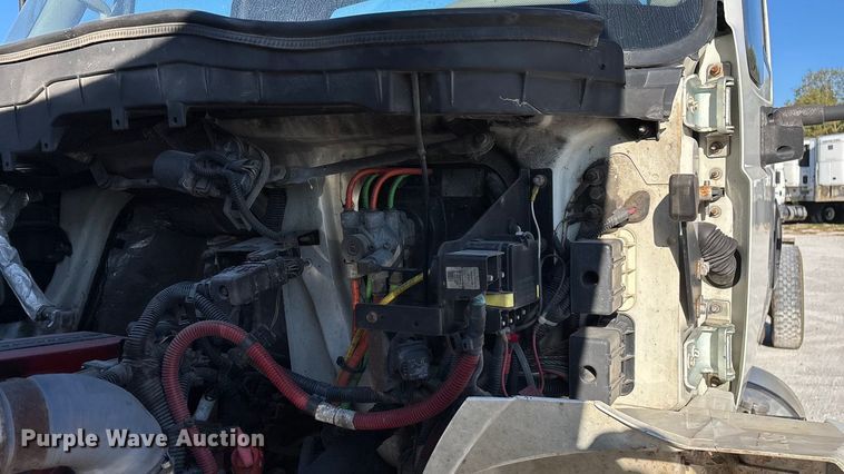 image for item ED2279 2016 International 4300 truck cab and chassis