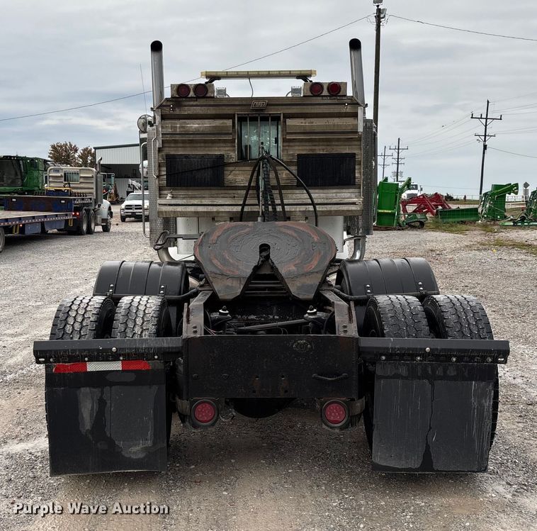image for item ED2290 2006 Peterbilt 379 semi truck