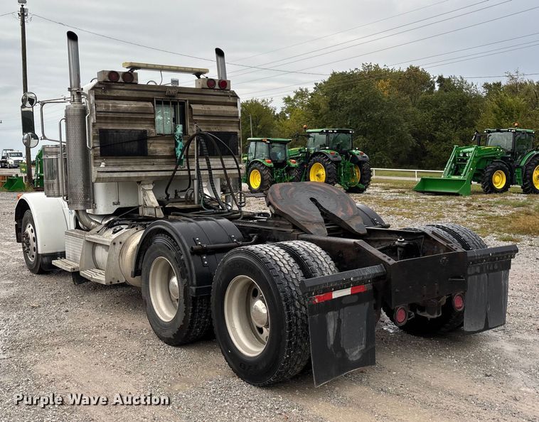 image for item ED2290 2006 Peterbilt 379 semi truck