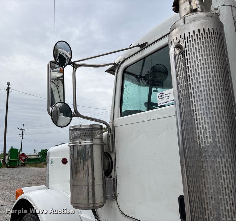 image for item ED2290 2006 Peterbilt 379 semi truck