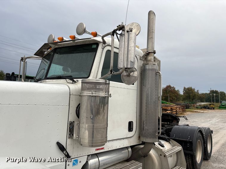 image for item ED2290 2006 Peterbilt 379 semi truck