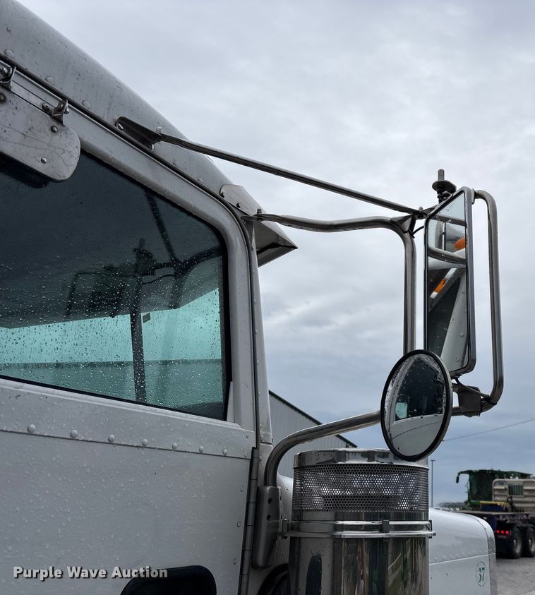 image for item ED2290 2006 Peterbilt 379 semi truck