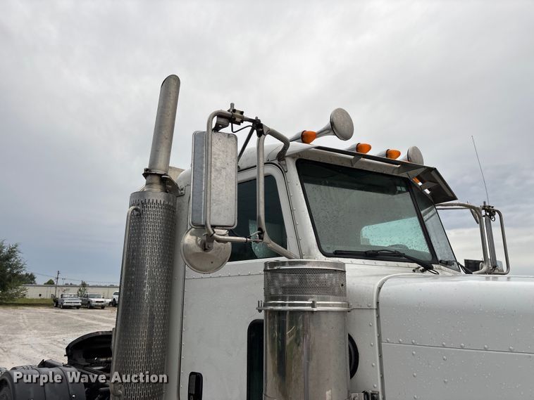 image for item ED2290 2006 Peterbilt 379 semi truck