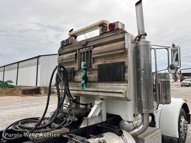image for item ED2290 2006 Peterbilt 379 semi truck