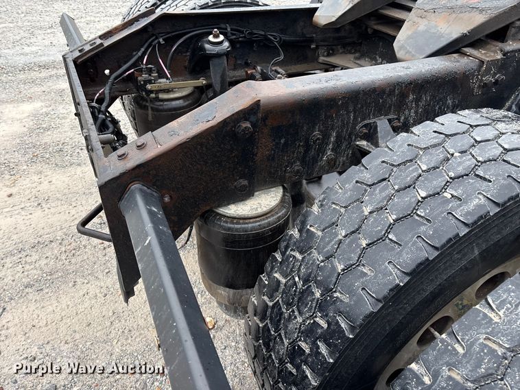 image for item ED2290 2006 Peterbilt 379 semi truck