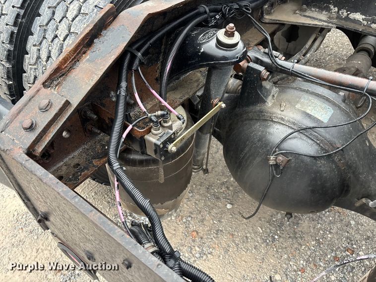 image for item ED2290 2006 Peterbilt 379 semi truck