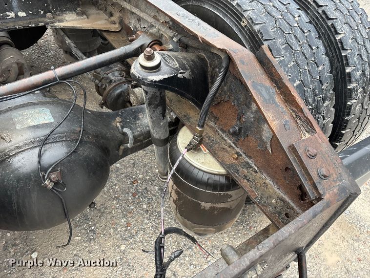 image for item ED2290 2006 Peterbilt 379 semi truck