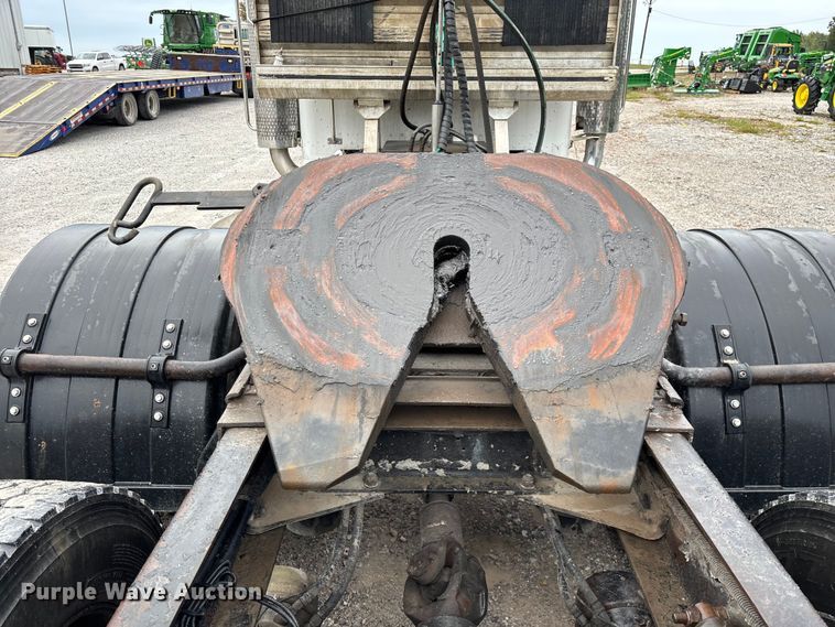 image for item ED2290 2006 Peterbilt 379 semi truck