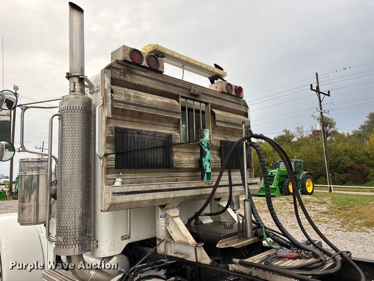 image for item ED2290 2006 Peterbilt 379 semi truck