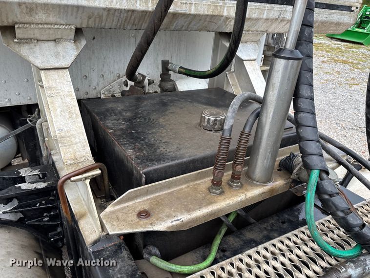 image for item ED2290 2006 Peterbilt 379 semi truck