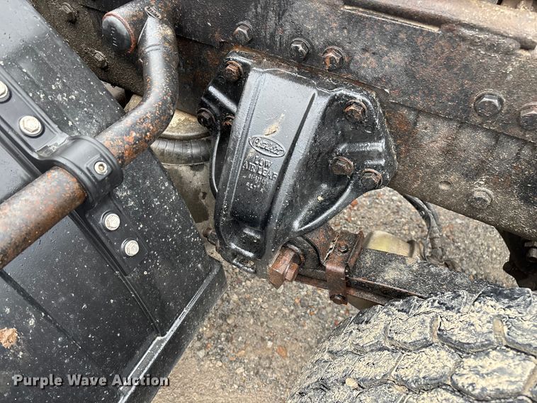 image for item ED2290 2006 Peterbilt 379 semi truck