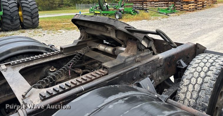 image for item ED2290 2006 Peterbilt 379 semi truck