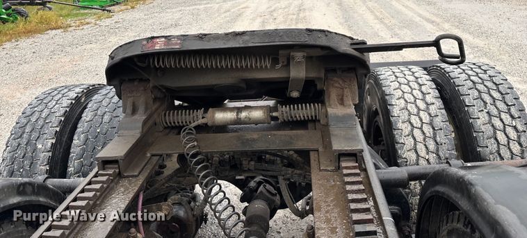 image for item ED2290 2006 Peterbilt 379 semi truck