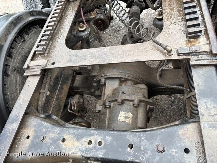 image for item ED2290 2006 Peterbilt 379 semi truck