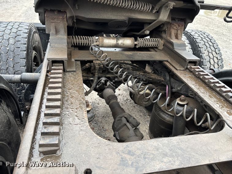 image for item ED2290 2006 Peterbilt 379 semi truck