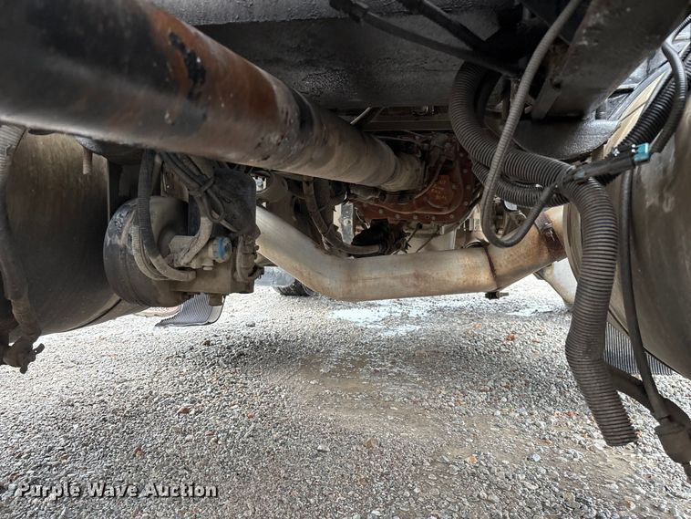 image for item ED2290 2006 Peterbilt 379 semi truck