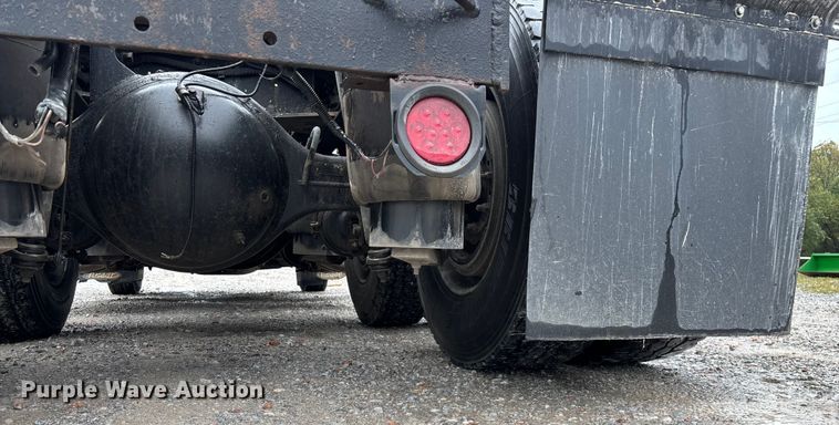 image for item ED2290 2006 Peterbilt 379 semi truck