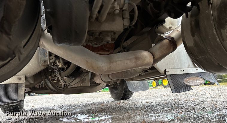 image for item ED2290 2006 Peterbilt 379 semi truck