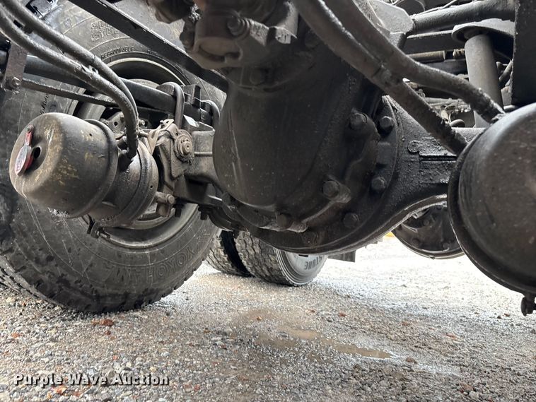 image for item ED2290 2006 Peterbilt 379 semi truck