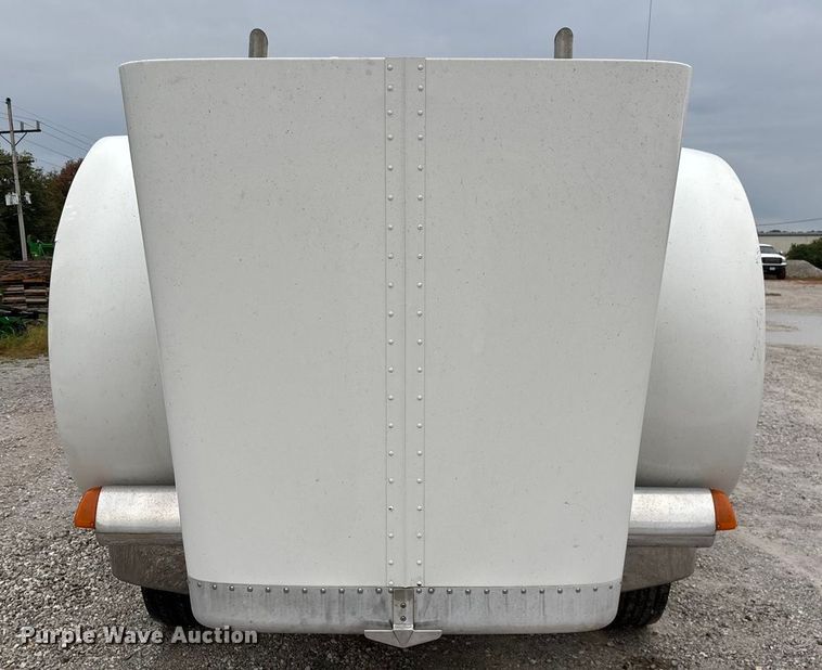 image for item ED2290 2006 Peterbilt 379 semi truck