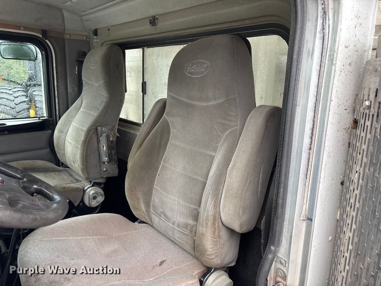 image for item ED2290 2006 Peterbilt 379 semi truck