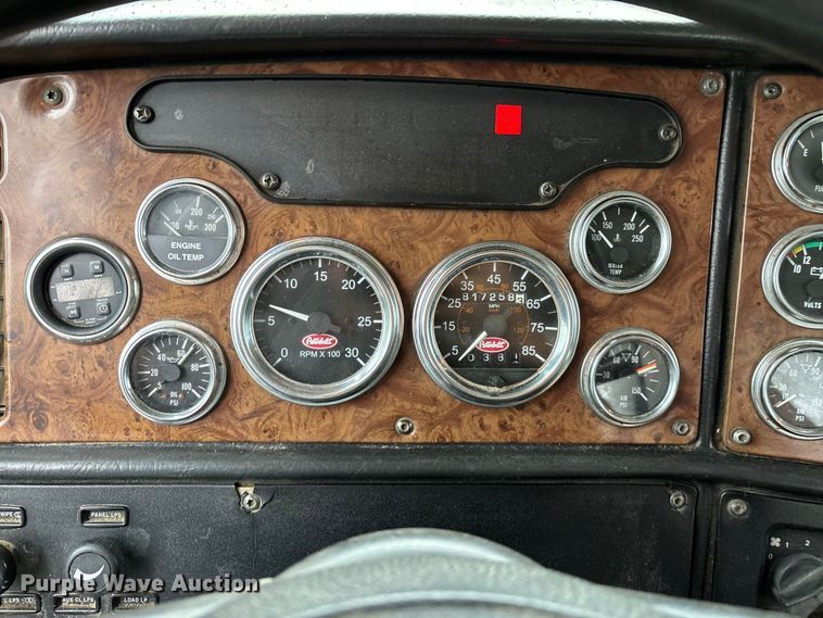 image for item ED2290 2006 Peterbilt 379 semi truck