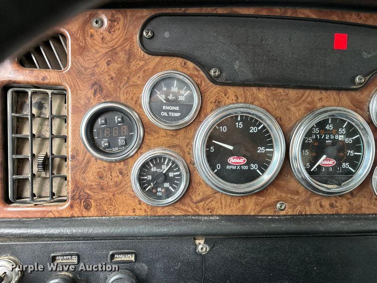 image for item ED2290 2006 Peterbilt 379 semi truck