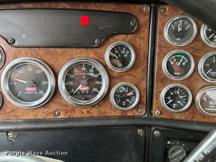 image for item ED2290 2006 Peterbilt 379 semi truck