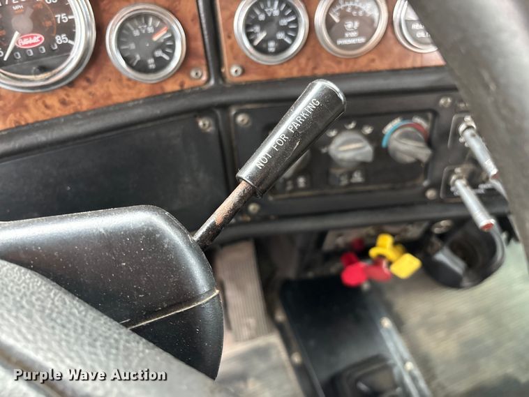 image for item ED2290 2006 Peterbilt 379 semi truck