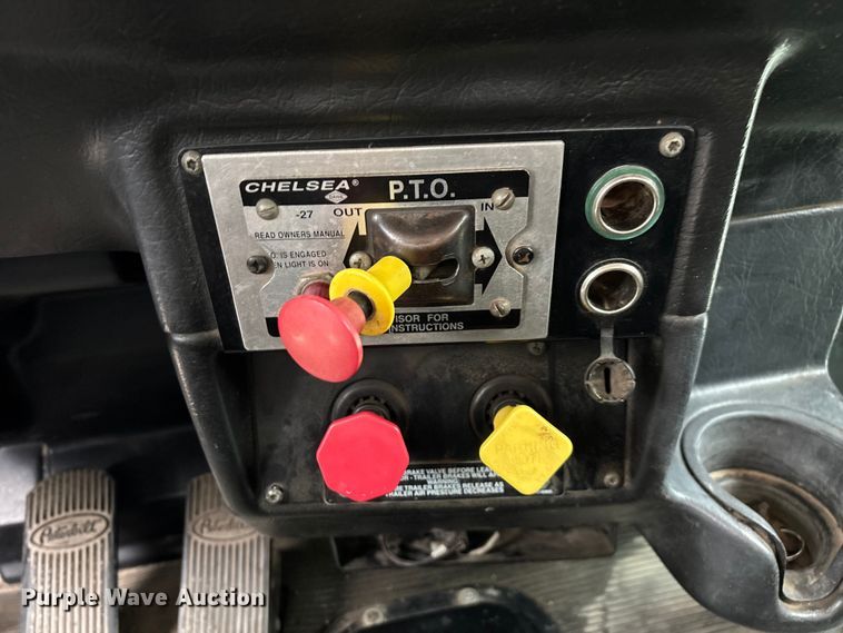 image for item ED2290 2006 Peterbilt 379 semi truck