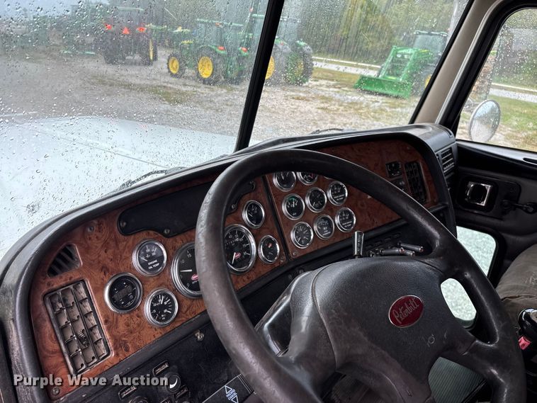 image for item ED2290 2006 Peterbilt 379 semi truck