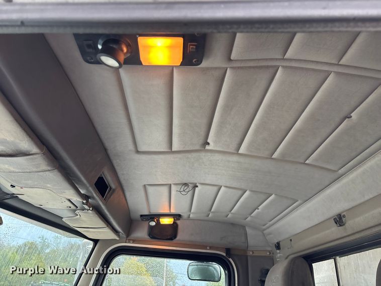 image for item ED2290 2006 Peterbilt 379 semi truck