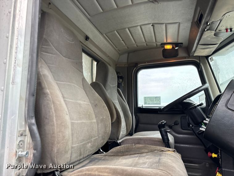image for item ED2290 2006 Peterbilt 379 semi truck