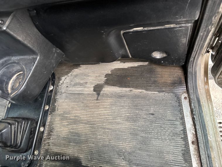 image for item ED2290 2006 Peterbilt 379 semi truck