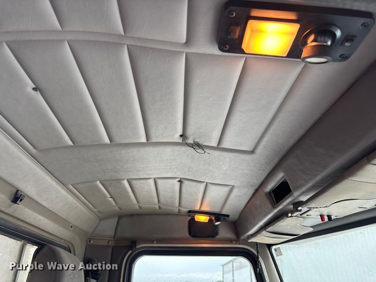 image for item ED2290 2006 Peterbilt 379 semi truck