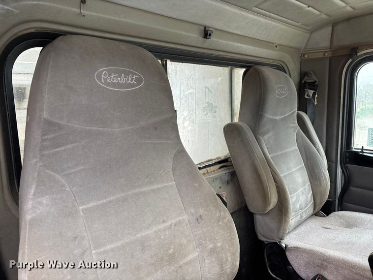 image for item ED2290 2006 Peterbilt 379 semi truck