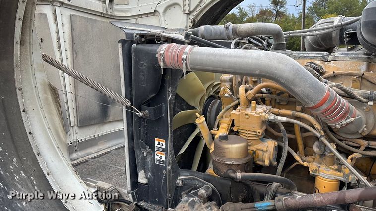 image for item ED2290 2006 Peterbilt 379 semi truck