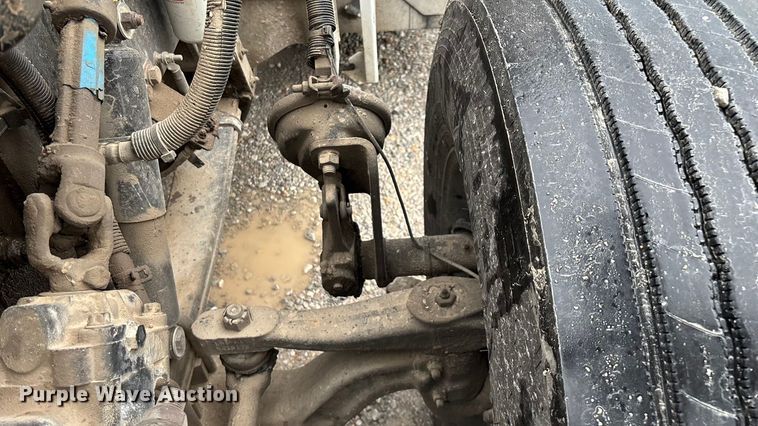 image for item ED2290 2006 Peterbilt 379 semi truck