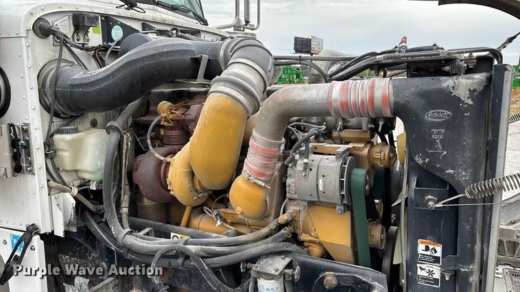 image for item ED2290 2006 Peterbilt 379 semi truck