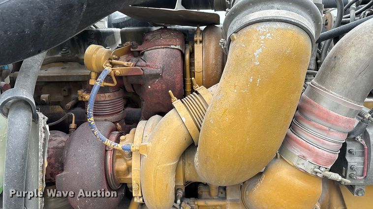 image for item ED2290 2006 Peterbilt 379 semi truck