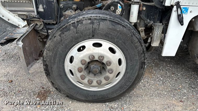 image for item ED2290 2006 Peterbilt 379 semi truck