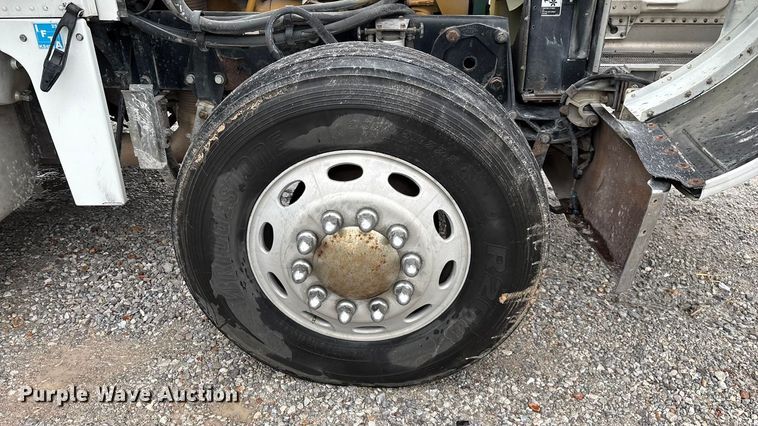 image for item ED2290 2006 Peterbilt 379 semi truck